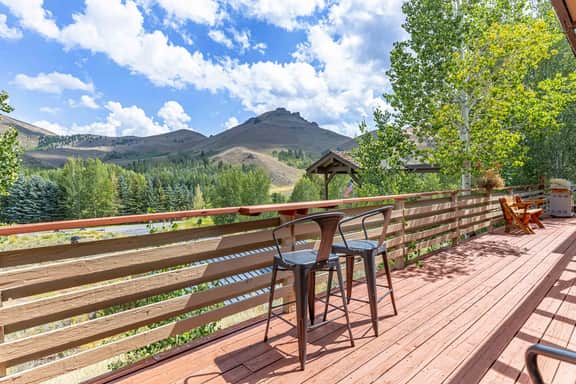 Ketchum Cowboy Cottage | Hot Tub + Big Views - Image 4