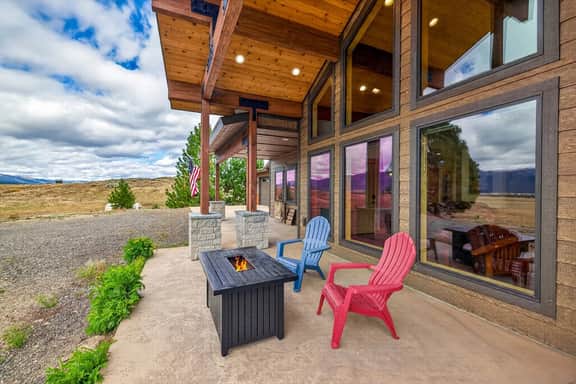 The Cascade Ranch House on 24 Acres | Room to Roam - Image 4