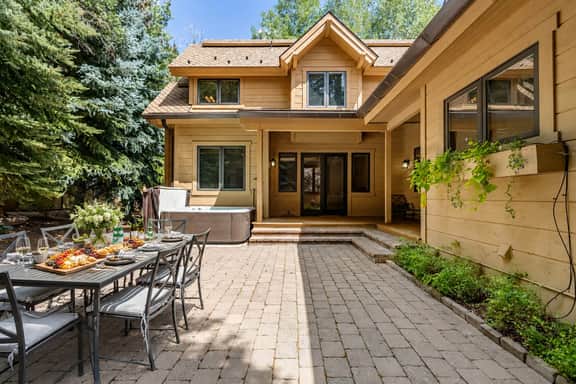Spacious Warm Springs Home | Hot Tub + Bunk Room - Image 4