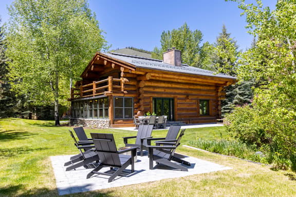 The Luxury Cabin at Comfort Circle - Image 1