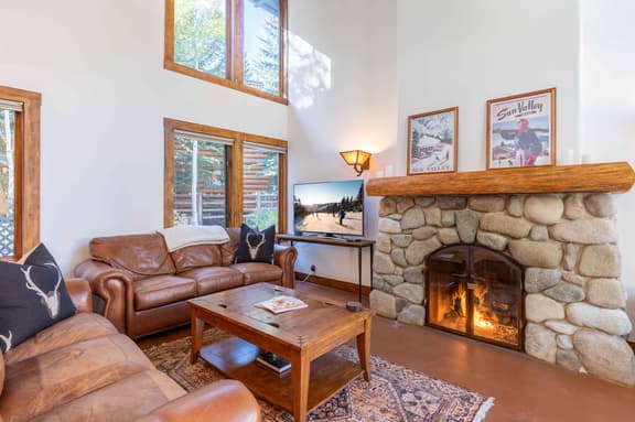 Elegant Three Suite Condo Steps to Warm Springs Lodge - Image 1