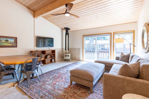 Comfortable Val D'Sol Condo: Prime Location with Pool & Mountain Views - Image 1
