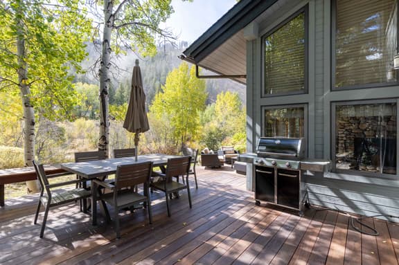 Luxury Warm Springs Retreat: Riverfront, Hot Tub, & Steps to Lifts - Image 1
