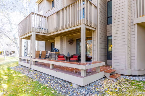 Elkhorn Retreat: Condo with Pond Views, Pool & Pet-Friendly - Image 1