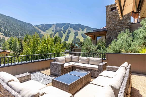 Luxury Warm Springs Home with Rooftop Hot Tub, Epic Views, + Walk to Lift! - Image 1