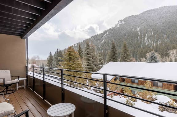 Stylish Warm Springs Adventure Condo - Image 1