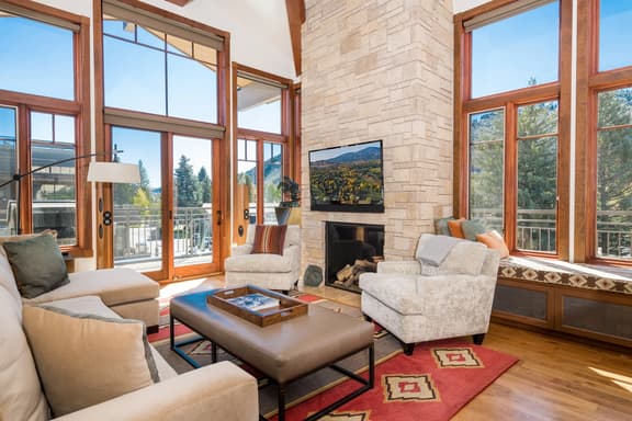 Downtown Chilali Penthouse with Mountain Views & Rooftop Retreat - Image 1