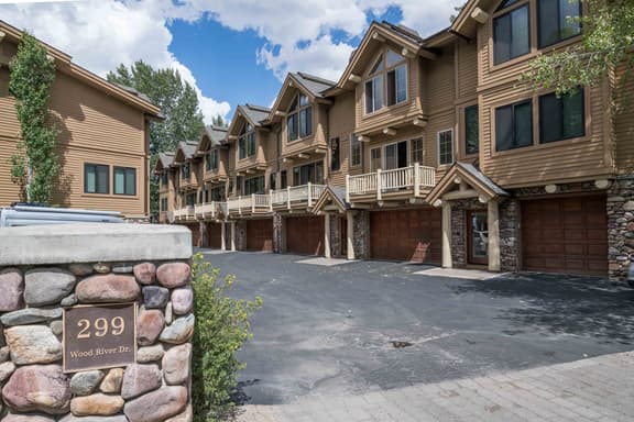Trailside Townhome | Hot Tub | Walk to Ski - Image 1