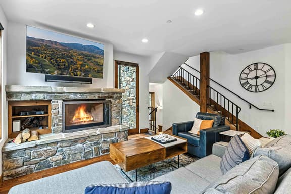 The Aspen Nook at SkiView | Walk to Town & Ski - Image 1
