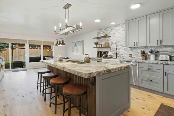The Timberline House | Modern Mountain Comfort | Walk to Town & Near Lifts - Image 1