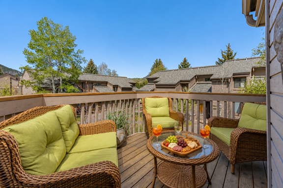 Alpine Loft | Walk to Ski | Hot Tub | Pool | Deck - Image 1