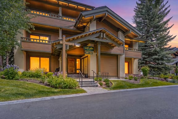 Wildflower on the Fairway | 4 King Suites | Resort Passes