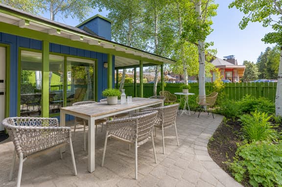 Charming Downtown Cottage | Patio & Prime Location - Image 1