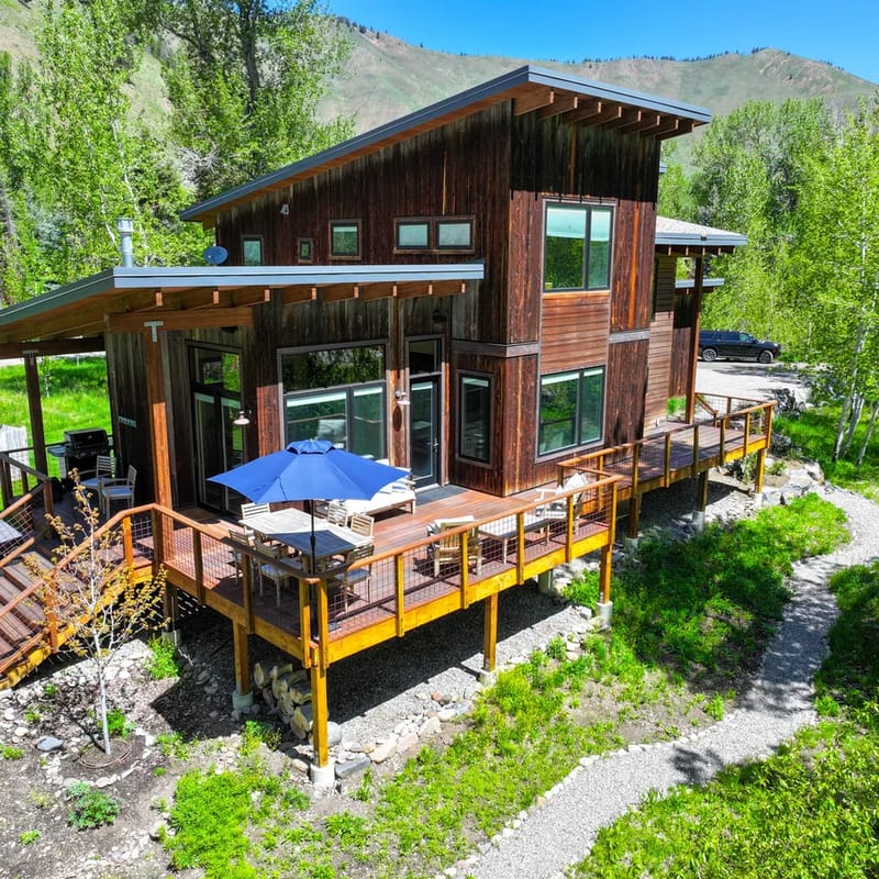 Mountain Modern Luxury Retreat with Hot Tub