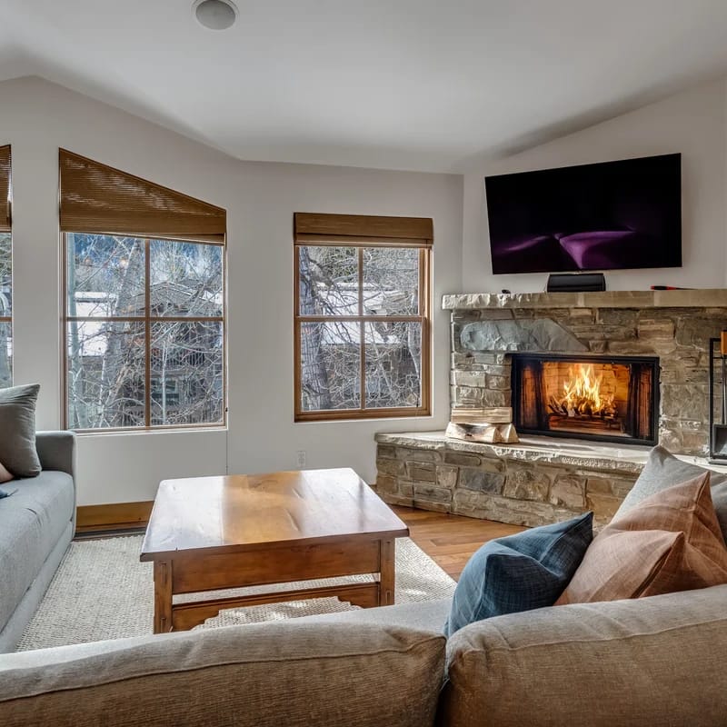 SkiView Family Home with Riverfront Hot Tub